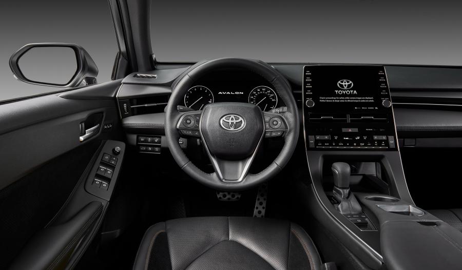 Торпедо Toyota Avalon Touring 2018 года  (фото 15 из 41)